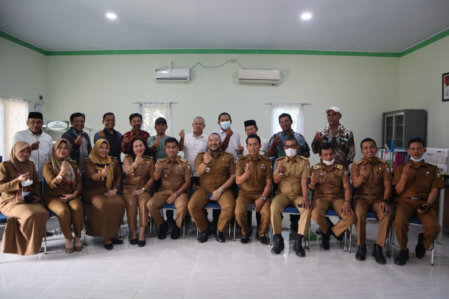 Gambar Serah Terima SK Pj Ketua LPM Kelurahan, Camat Eang: LPM & Lurah Ibarat Suami Dan Istri