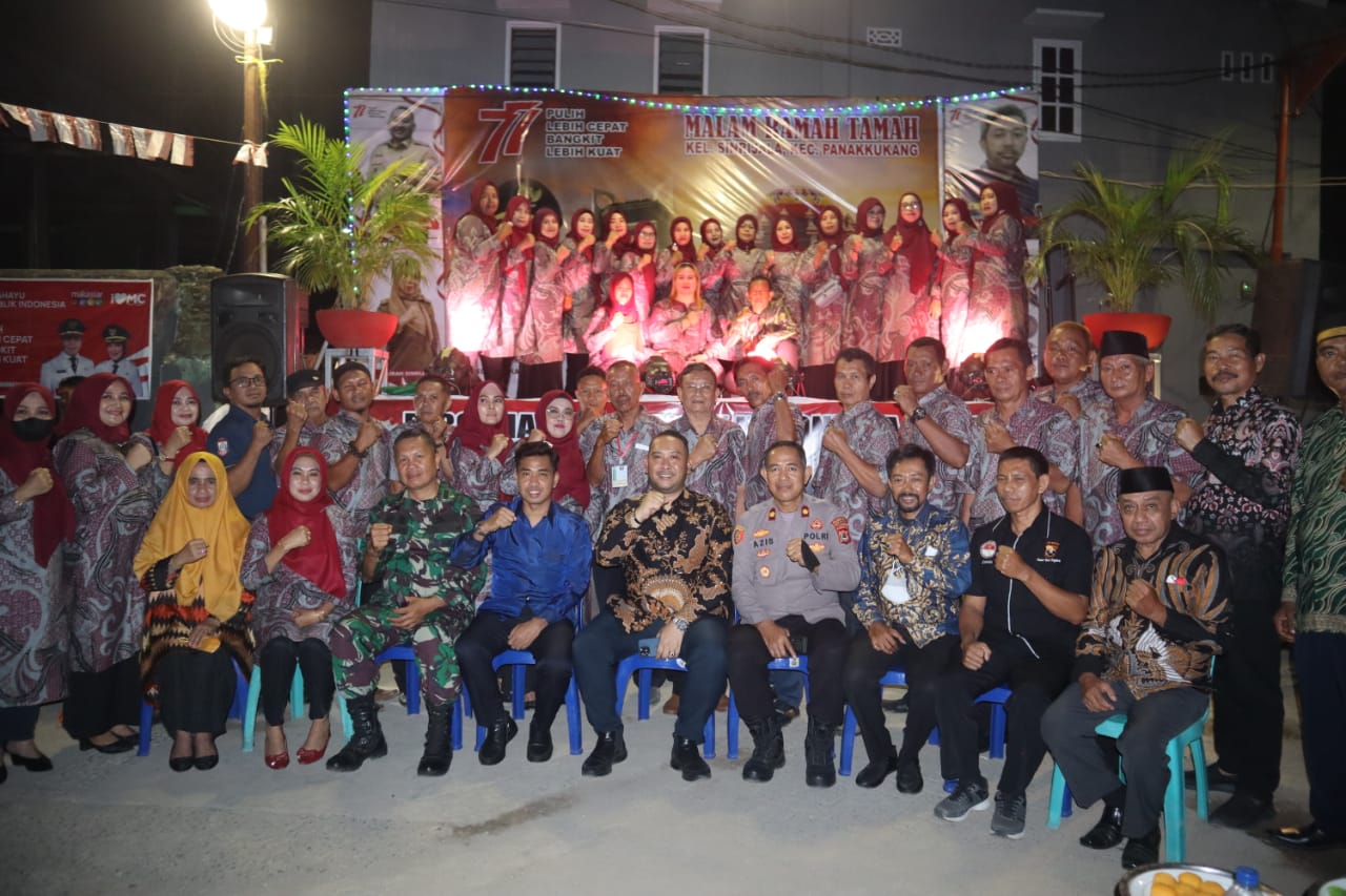 Gambar Tripika Kecamatan Panakkukang Hadiri Pesta Rakyat Kelurahan Sinrijala, Ajak Warga Bersinergi Sukseskan Program