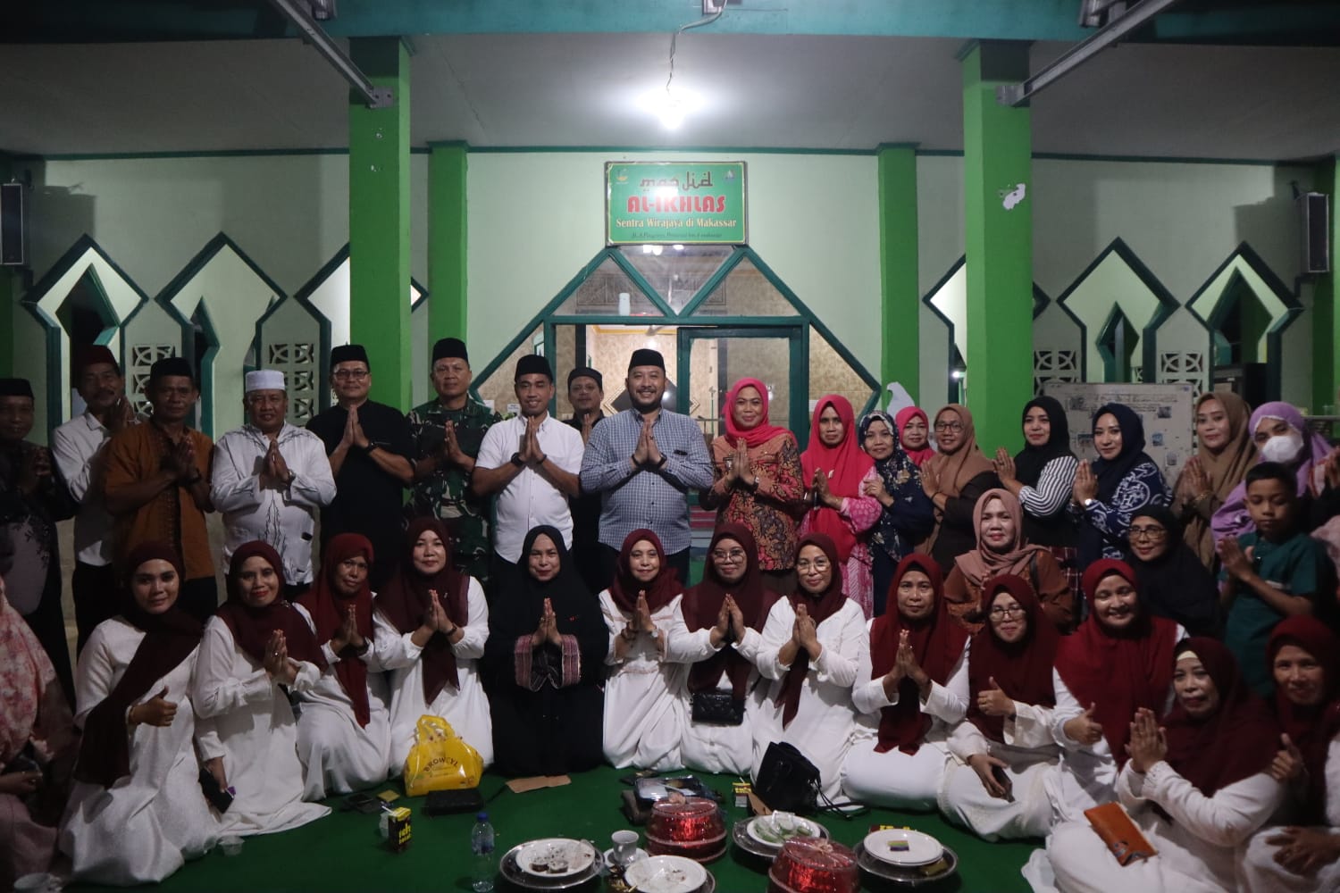 Gambar Camat Panakkukang Beserta Rombongan Tripika Safari Ramadan Di Masjid Al Ikhlas Kelurahan Sinrijala